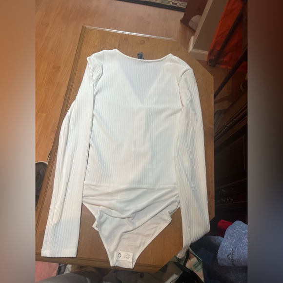 White bodysuit with brown buttons - Picture 12 of 12